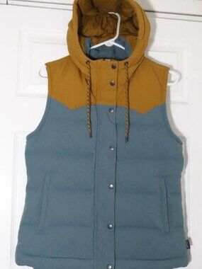 Patagonia women's small puffer vest!